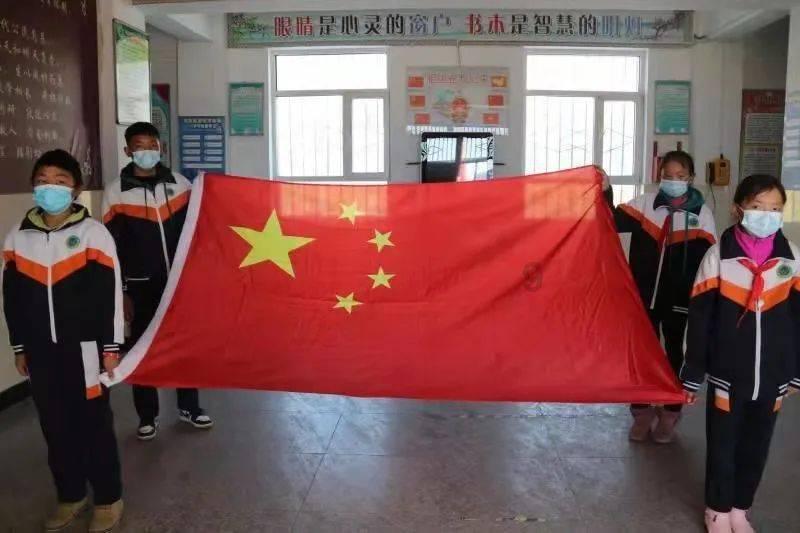 桌上的 饭菜已经热了几次改双重否定句？